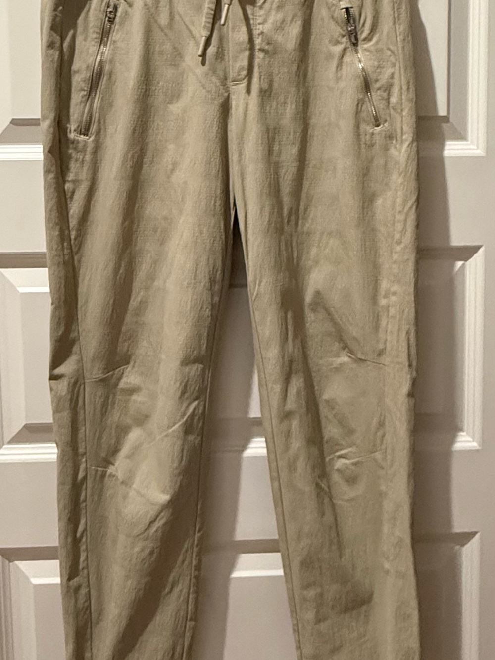 Athleta Trekkie North Mid-Rise Legacy Jogger Pants Tan Khaki 6T 405726